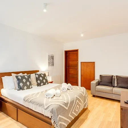 Bonjardim Downtown By Da'home Daire *