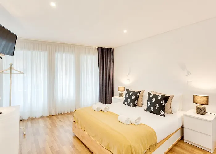 Bonjardim Downtown By Da'home Apartman *